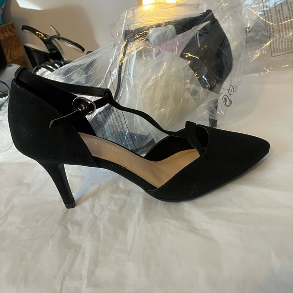 Kelly and Katie - Picture 7 of 7